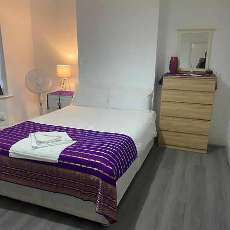 Apartmán Sunrup Heathrow Feltham Exteriér fotografie